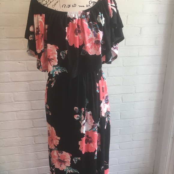 ONE LEFT🤗🤗Ruffle Off the Shoulder Maxi NWT SMALL - Picture 5 of 6